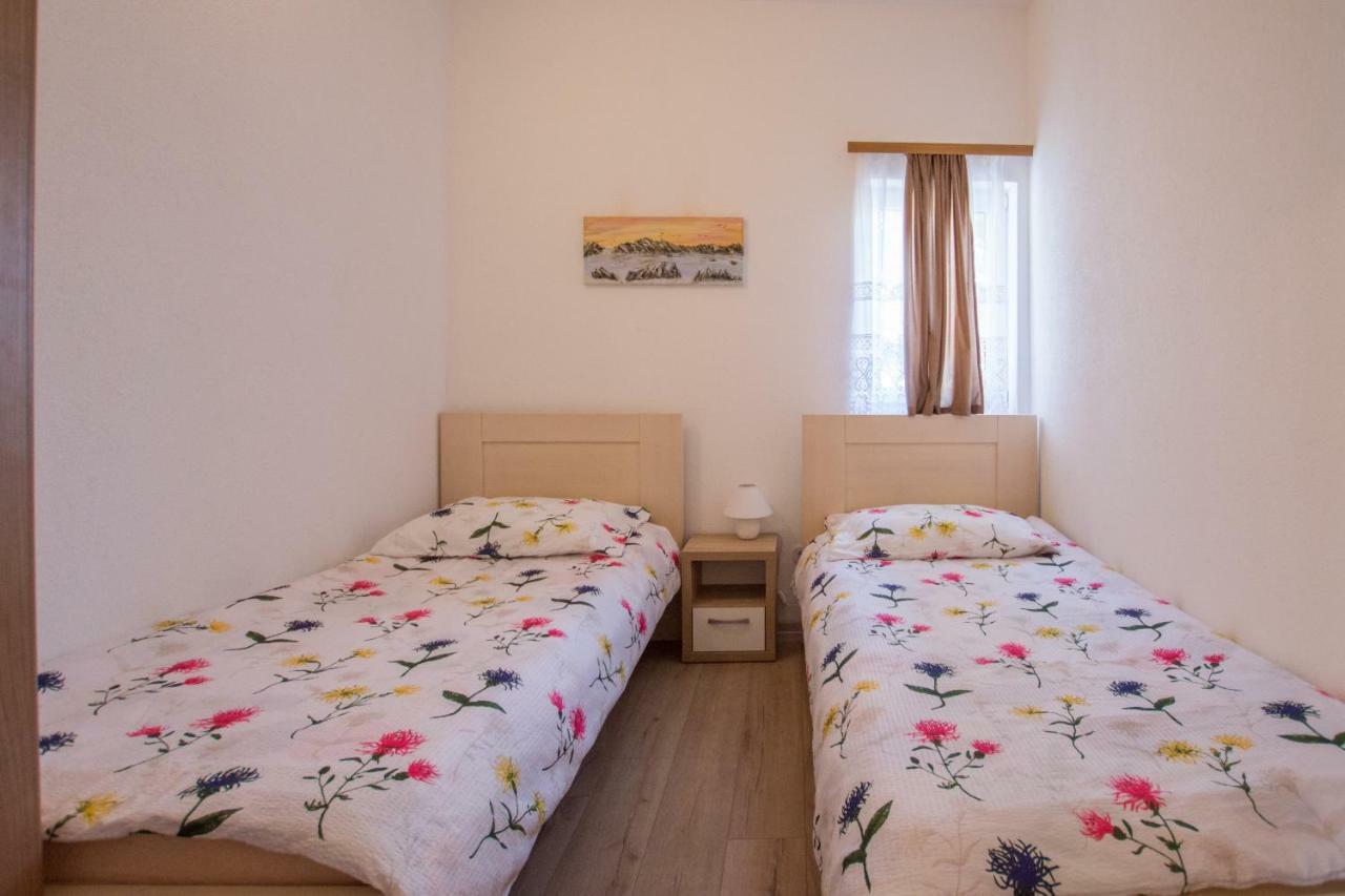 Apartma Lavanda 2 *